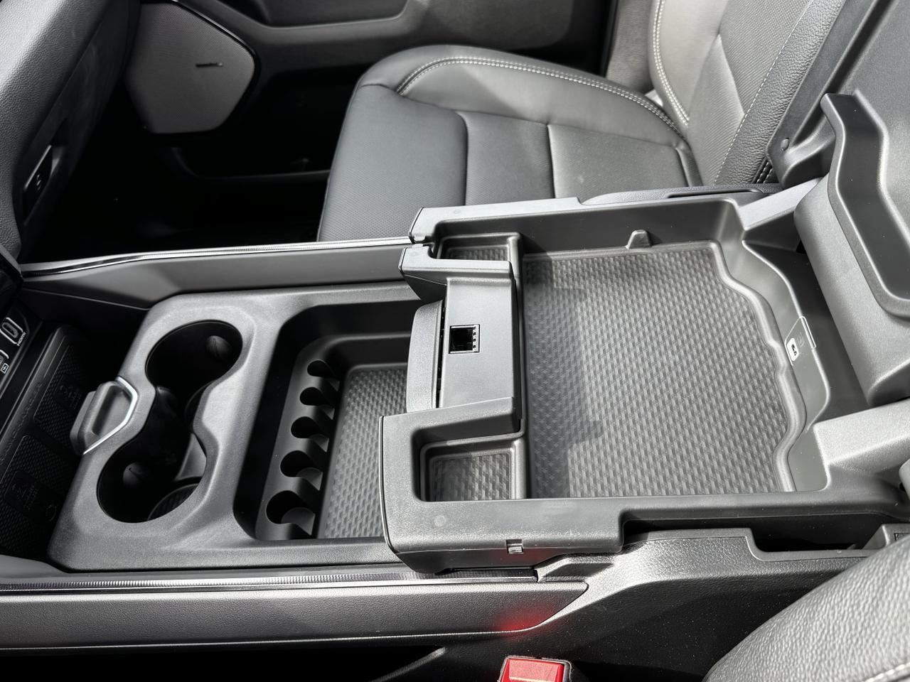 2025 Ram 1500 Sport Night Edition Crew Cab 4x4 | 3L Hurricane | Leather | NAV | Pano Sunroof | Power Tailgate Redwater AB
