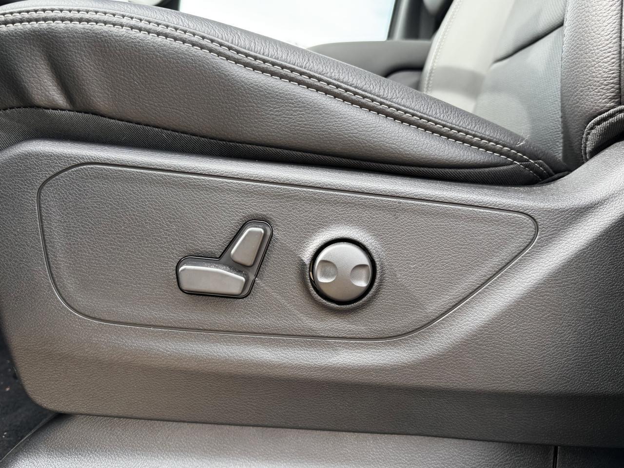 2025 Ram 1500 Sport Night Edition Crew Cab 4x4 | 3L Hurricane | Leather | NAV | Pano Sunroof | Power Tailgate Redwater AB