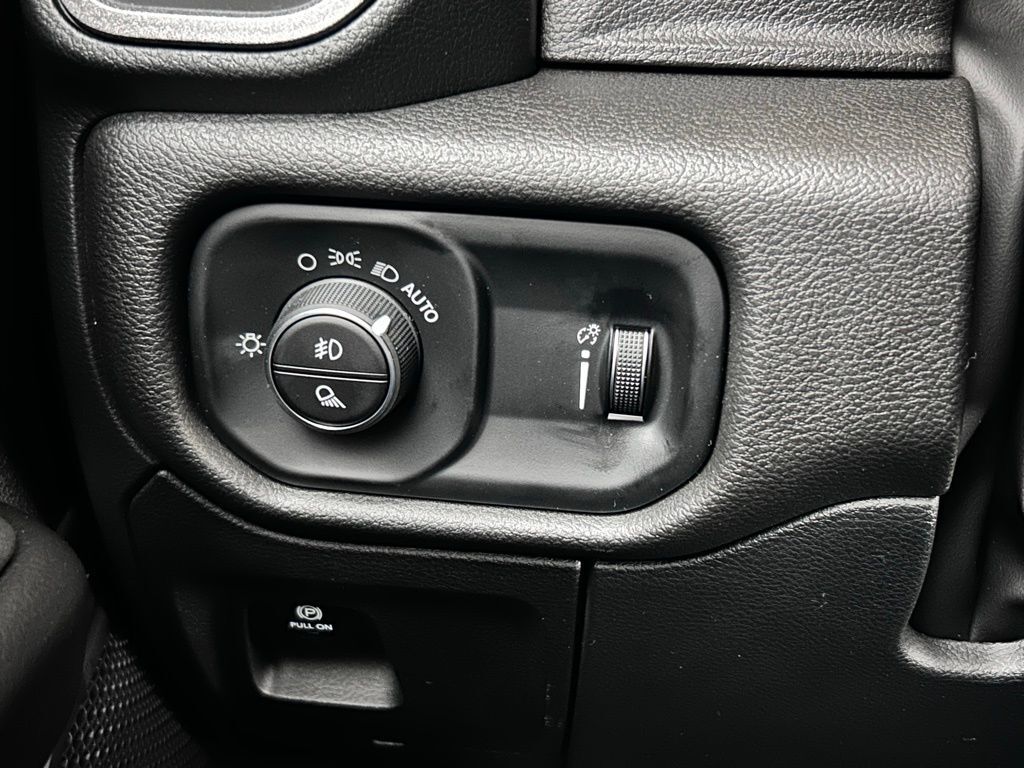 2025 Ram 1500 Tradesman Crew Cab 5&apos;7&quot; Box Portland OR