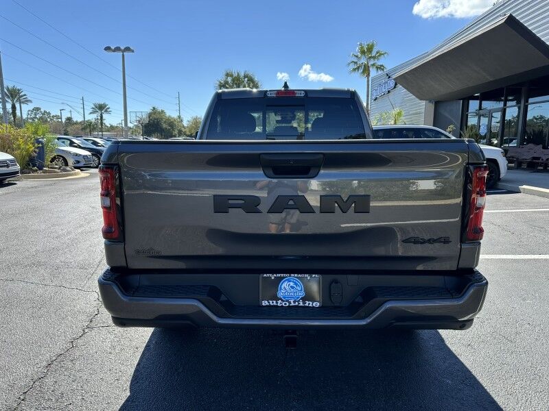 2025 Ram 1500 Tradesman photo 4