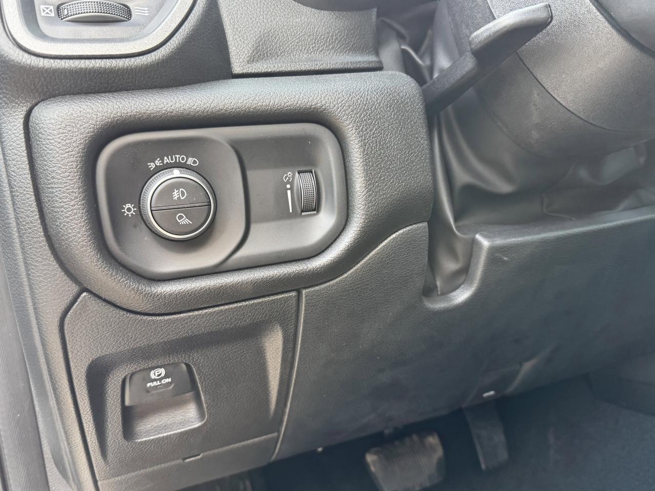2025 Ram 1500 Tradesman Night Edition Crew Cab 4x4 | 3L Hurricane | Cloth Bench Redwater AB
