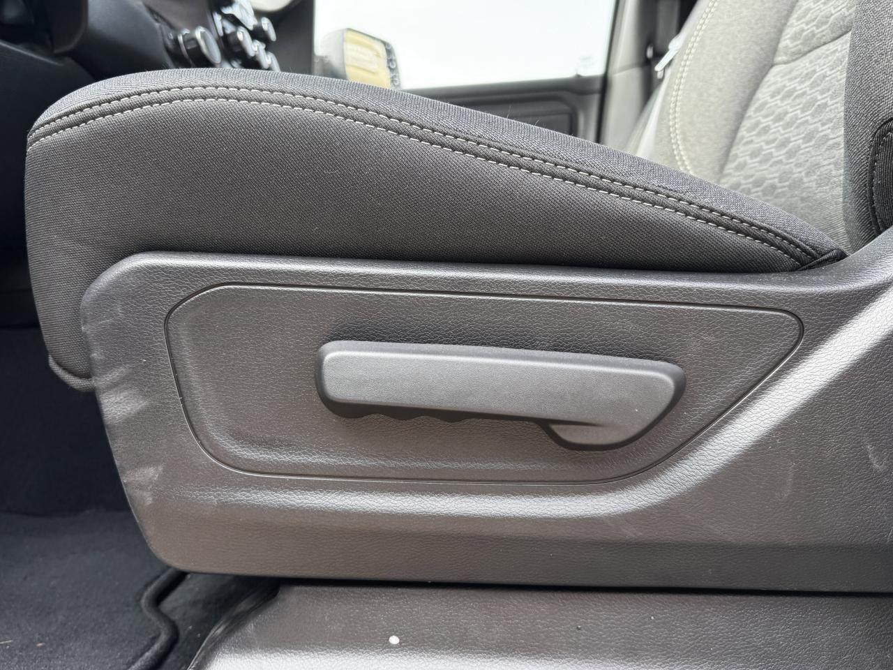 2025 Ram 1500 Tradesman Night Edition Crew Cab 4x4 | 3L Hurricane | Cloth Bench Redwater AB