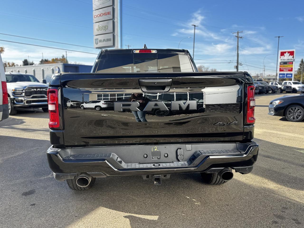 2025 Ram 1500 Tradesman Night Edition Crew Cab 4x4 | 3L Hurricane | Cloth Bench Seat | Start Stop Redwater AB