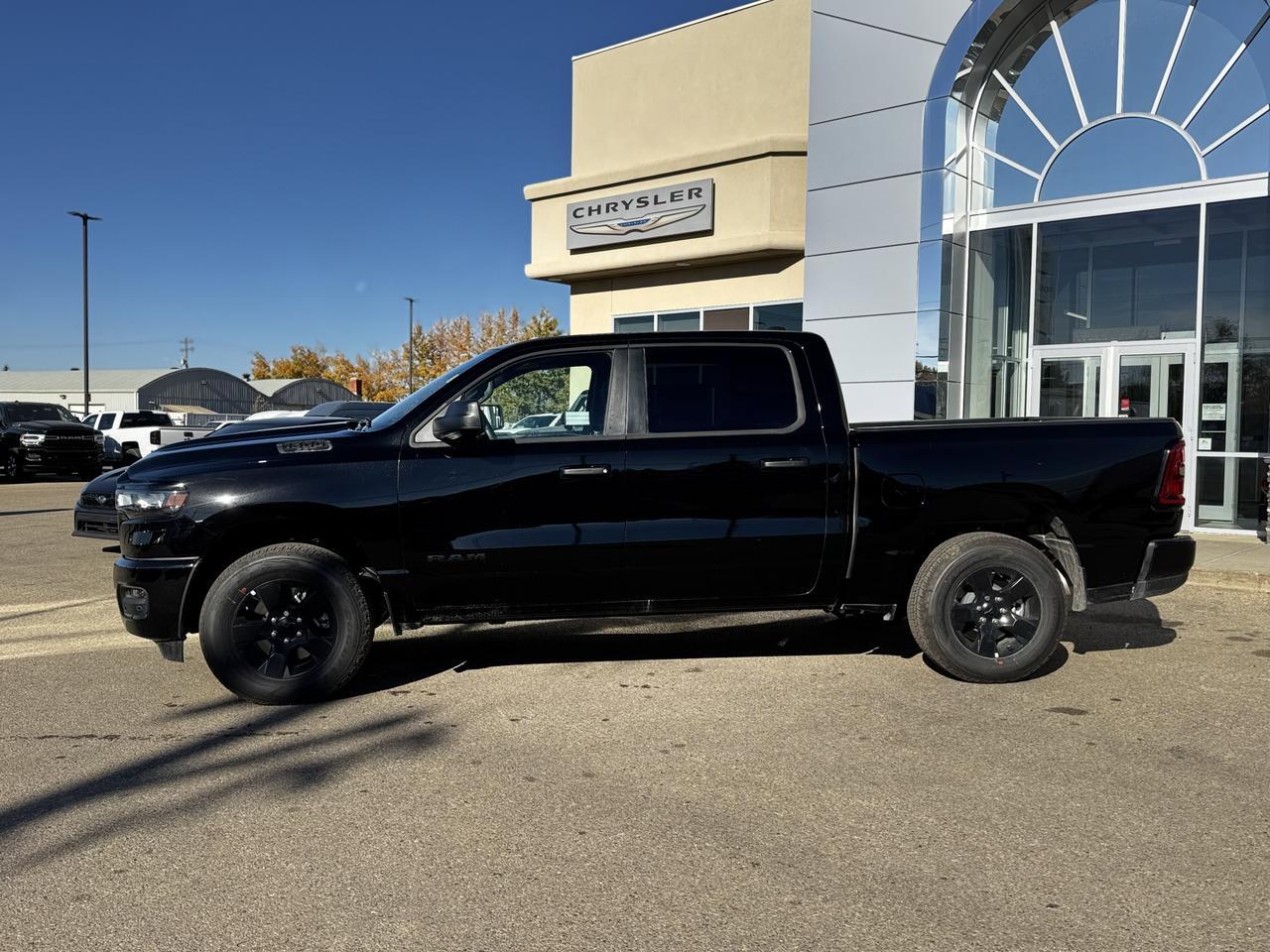 2025 Ram 1500 Tradesman Night Edition Crew Cab 4x4 | 3L Hurricane | Cloth Bench Seat | Start Stop Redwater AB