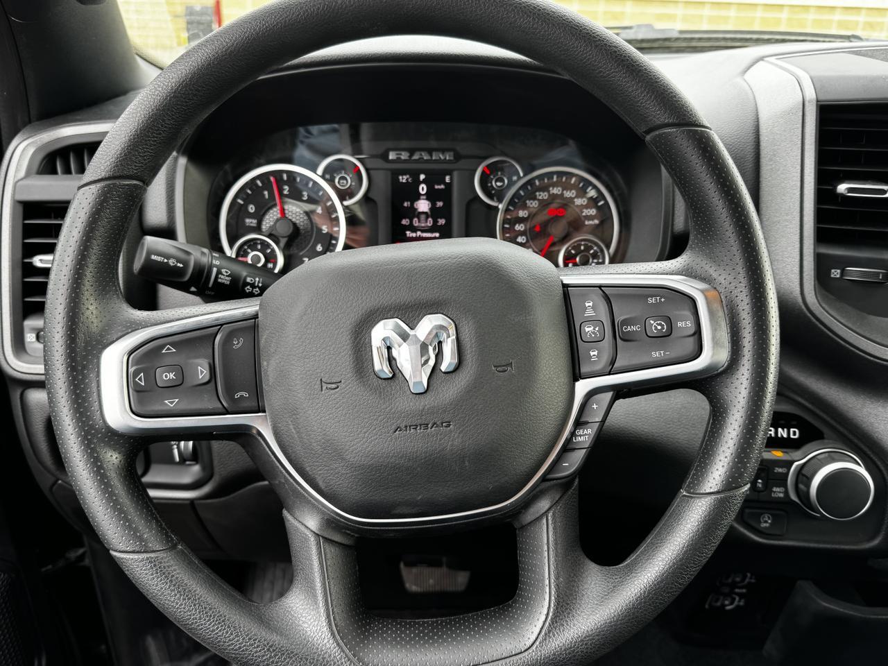 2025 Ram 1500 Tradesman Night Edition Crew Cab 4x4 | 3L Hurricane | Cloth Bench Seat | Start Stop Redwater AB