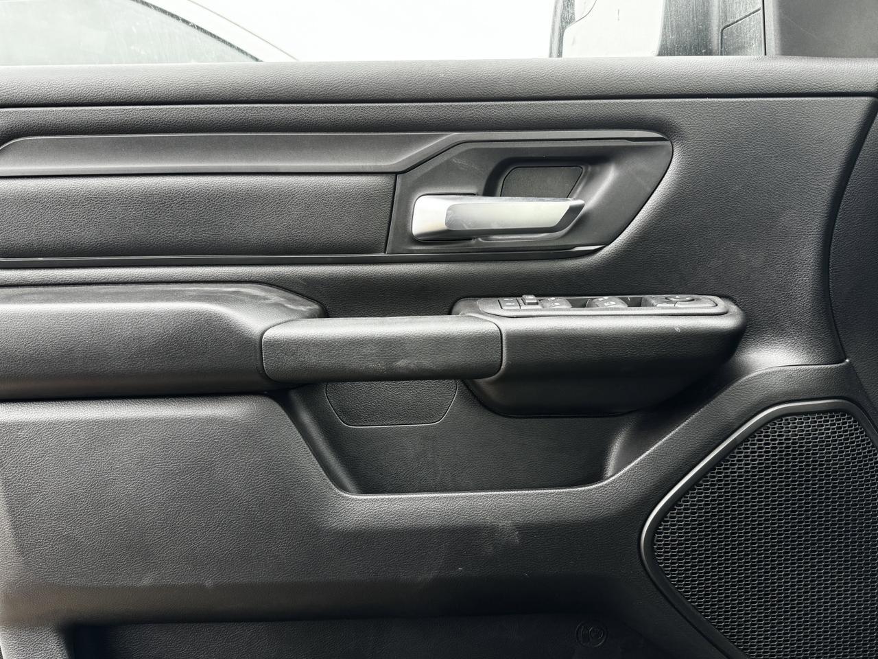 2025 Ram 1500 Tradesman Night Edition Crew Cab 4x4 | 3L Hurricane | Cloth Bench Seat | Start Stop Redwater AB