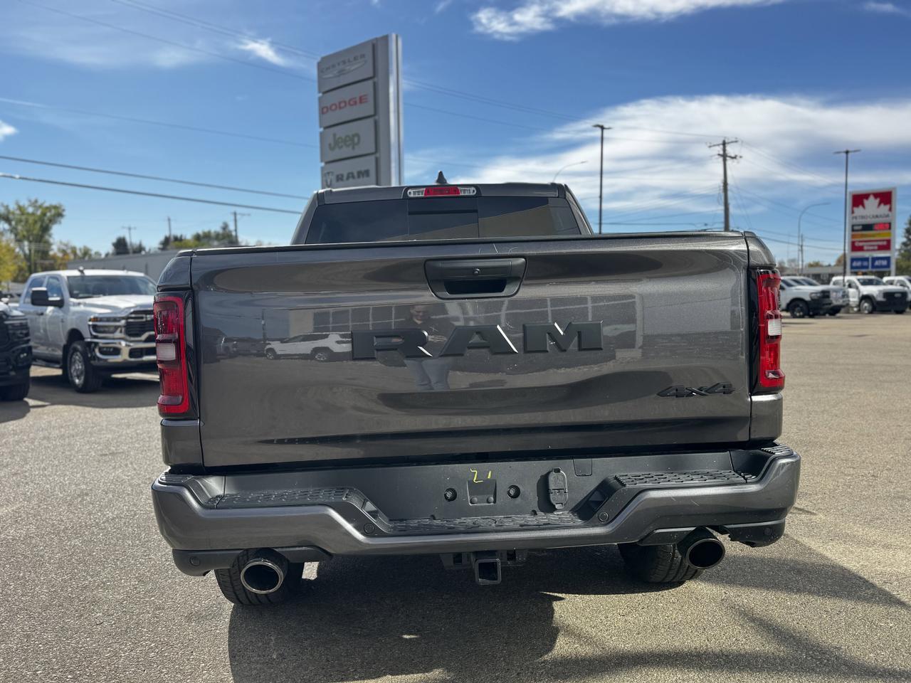 2025 Ram 1500 Tradesman Night Edition Crew Cab 4x4 | 3L Hurricane | Front Cloth Bench | Backup Camera Redwater AB