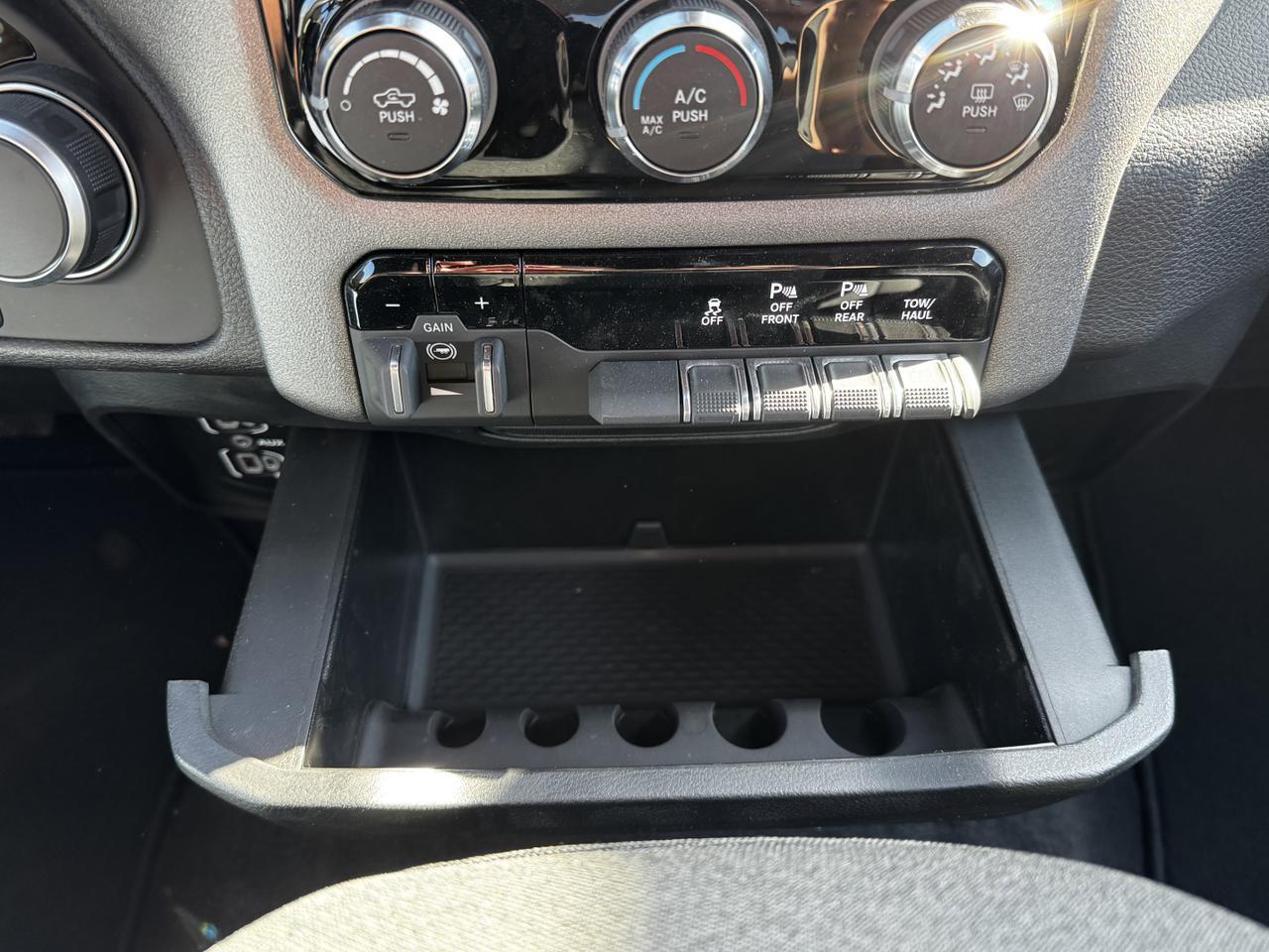 2025 Ram 1500 Tradesman Night Edition Crew Cab 4x4 | 3L Hurricane | Front Cloth Bench | Backup Camera Redwater AB