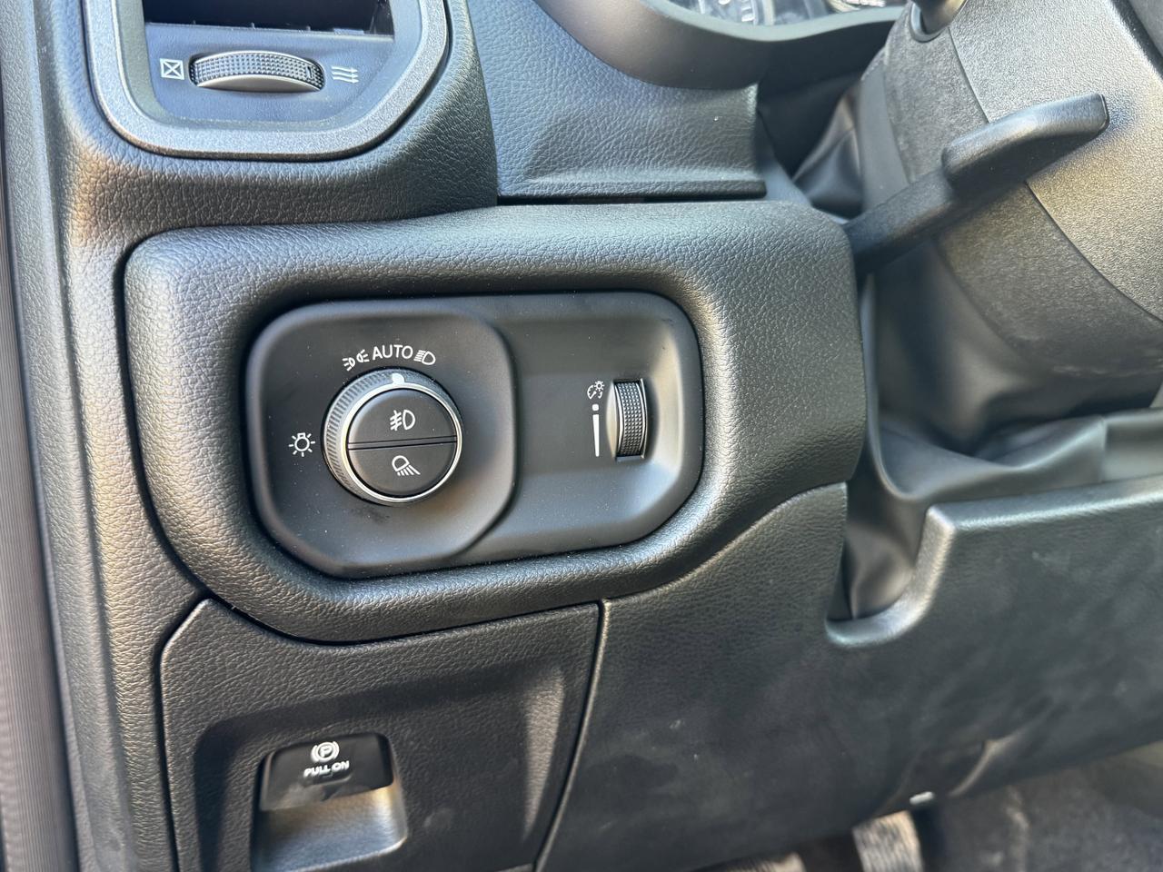 2025 Ram 1500 Tradesman Night Edition Crew Cab 4x4 | 3L Hurricane | Front Cloth Bench | Backup Camera Redwater AB