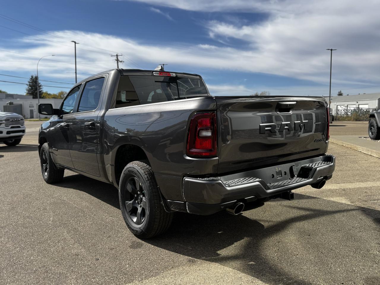 2025 Ram 1500 Tradesman Night Edition Crew Cab 4x4 | 3L Hurricane | Front Cloth Bench | Backup Camera Redwater AB