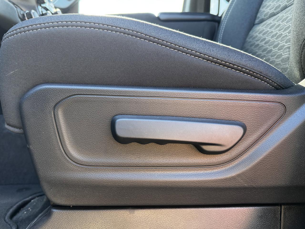 2025 Ram 1500 Tradesman Night Edition Crew Cab 4x4 | 3L Hurricane | Front Cloth Bench | Backup Camera Redwater AB