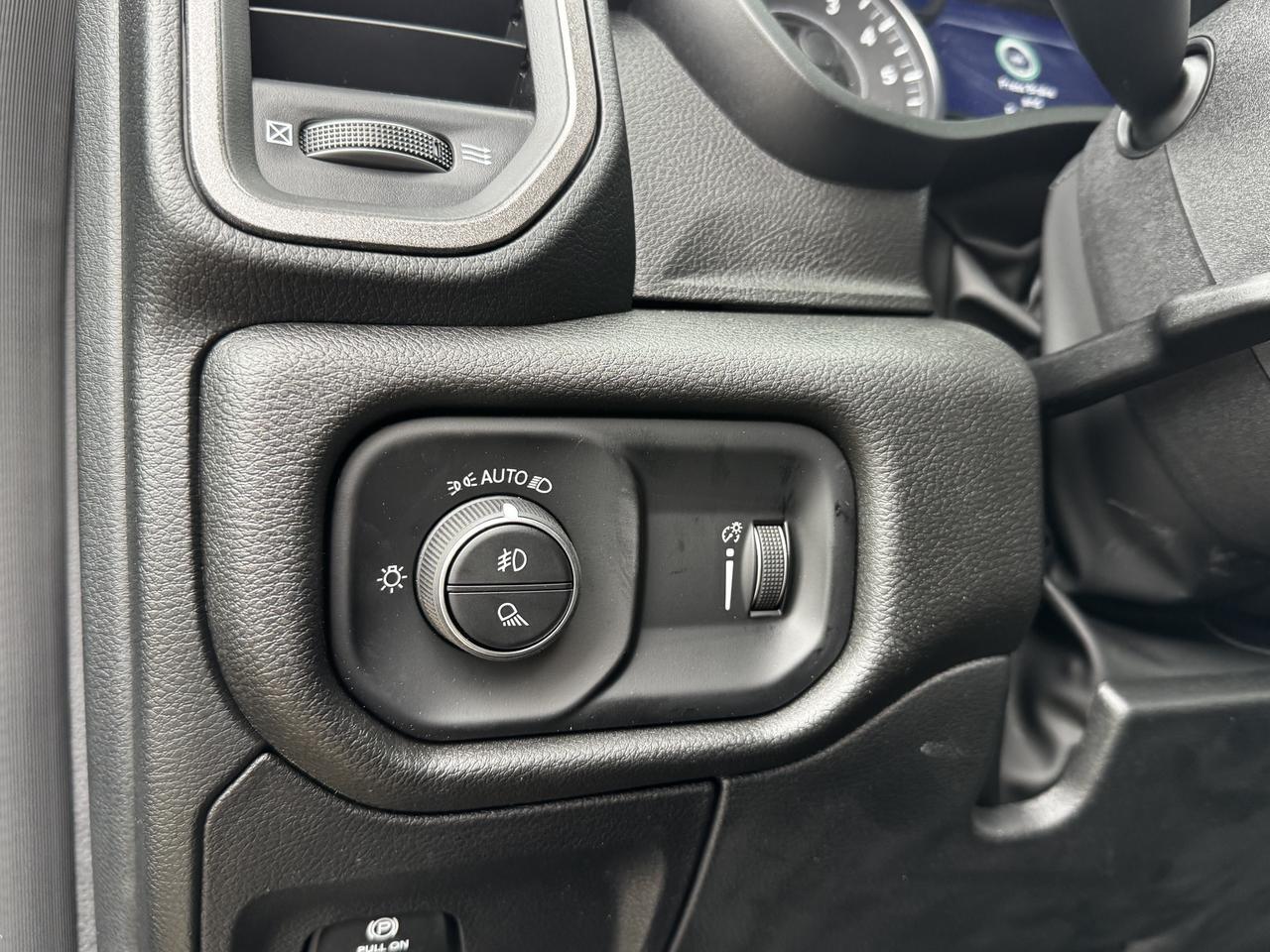 2025 Ram 1500 Warlock Crew Cab 4x4 | Low KMs | 3L Hurricane I  124L Fuel Tank I OFFROAD Package Redwater AB