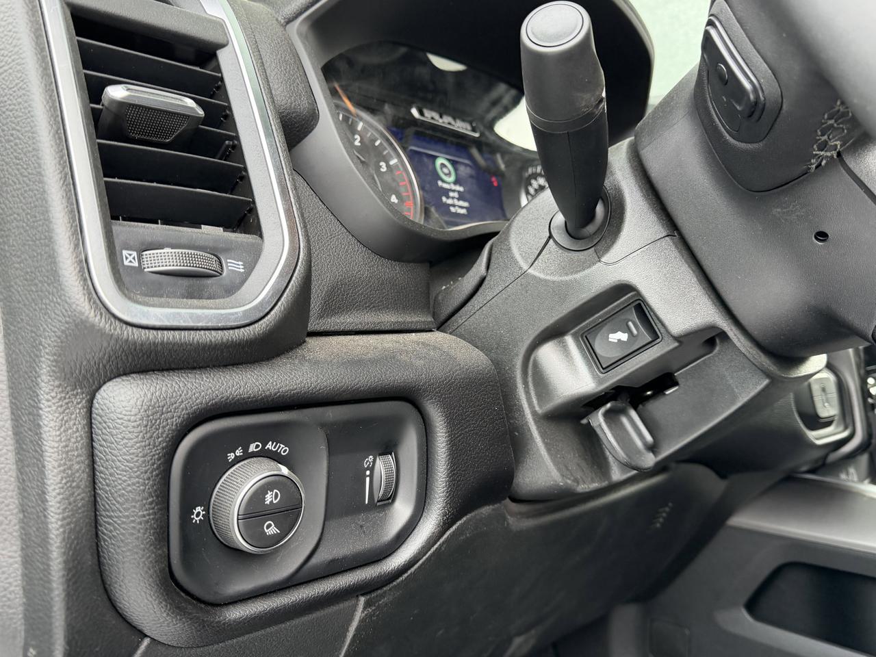 2025 Ram 2500 Big Horn Crew Cab 4x4 | Cummins Diesel | 12IN Touchscreen Nav | Heated Seats | Remote Start Redwater AB