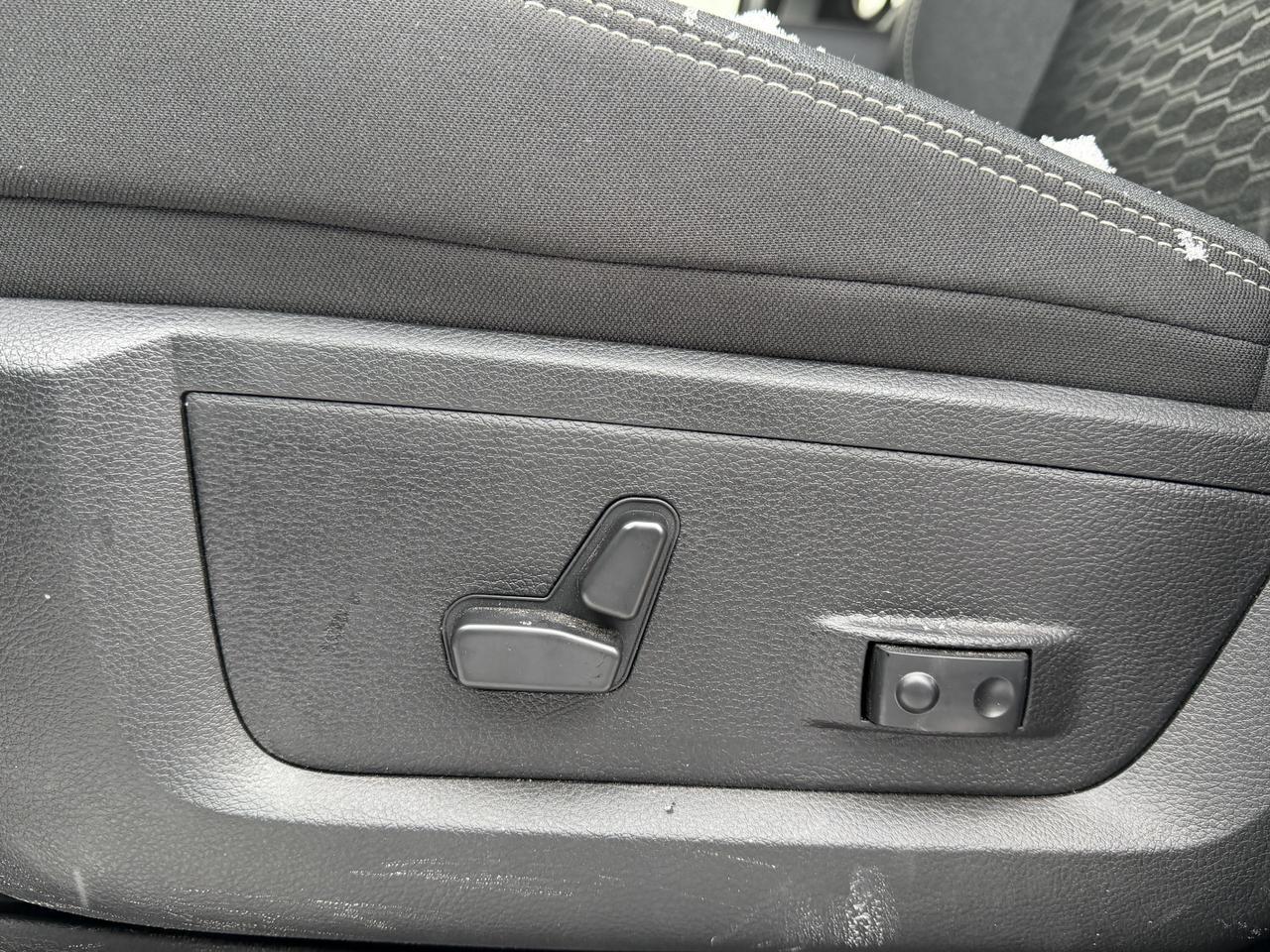 2025 Ram 2500 Big Horn Crew Cab 4x4 | Cummins Diesel | 12IN Touchscreen Nav | Heated Seats | Remote Start Redwater AB