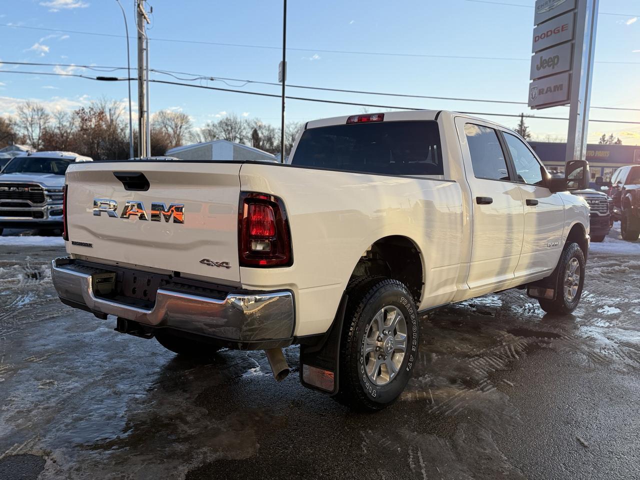2025 Ram 2500 Big Horn Crew Cab 4x4 | HEMI V8 | Low KMs | Remote Start | Bed Step | Alpine Audio Redwater AB