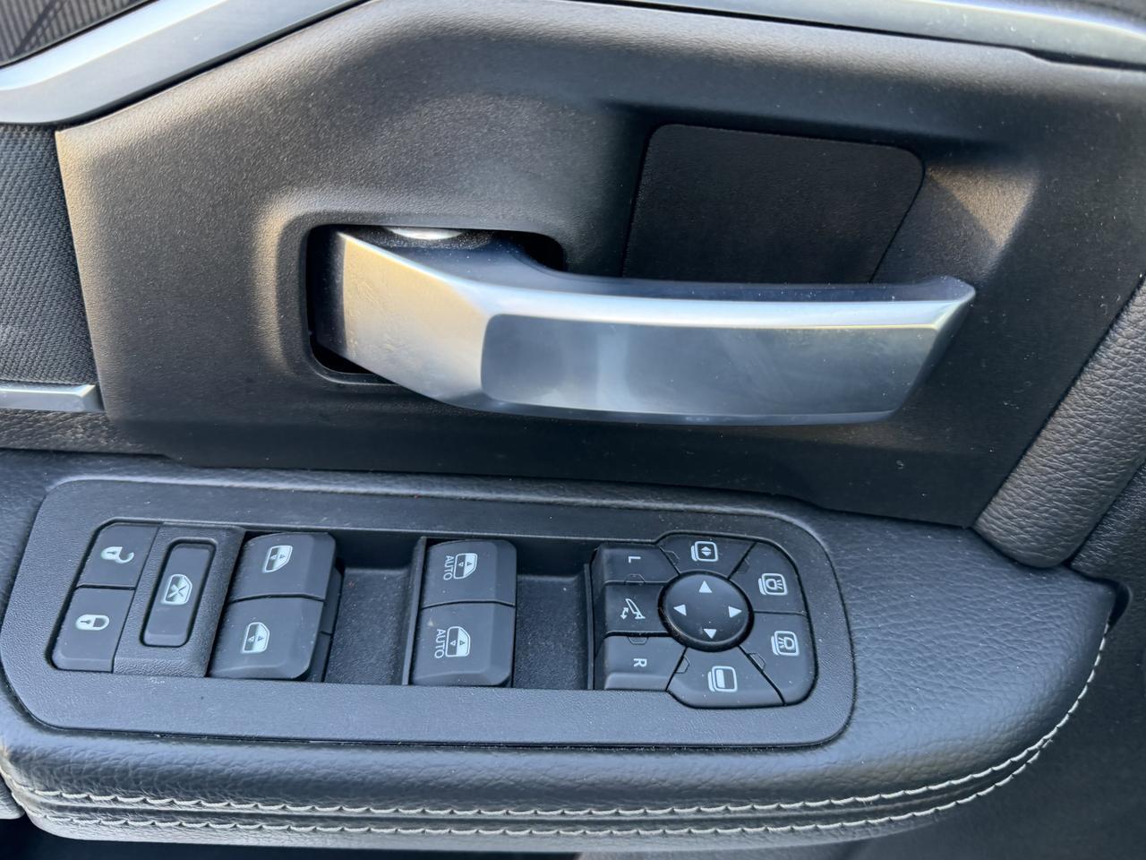 2025 Ram 2500 Big Horn Crew Cab 4x4 | HEMI V8 | Low KMs | Remote Start | Bed Step | Alpine Audio Redwater AB