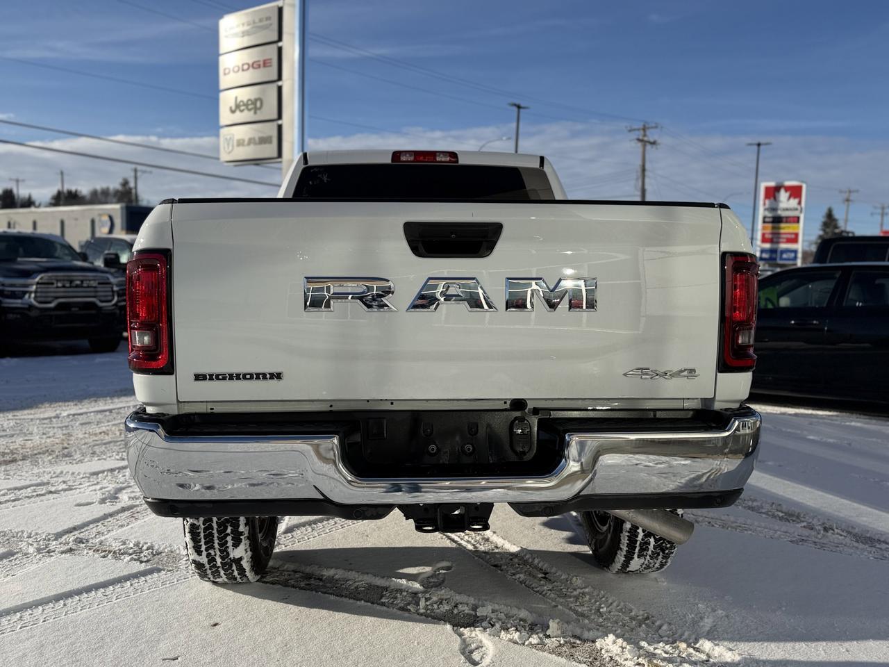 2025 Ram 2500 Big Horn Crew Cab 4x4 | HEMI V8 | NAV | Remote Start | Front Bench | Low KMs | Bed Step Redwater AB