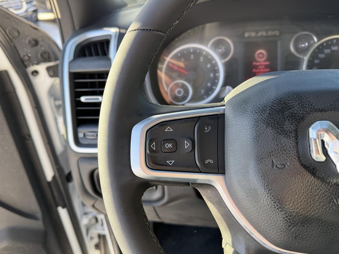 2025 Ram 2500 Big Horn Crew Cab 4x4 | HEMI V8 | NAV | Remote Start | Front Bench | Low KMs | Bed Step Redwater AB