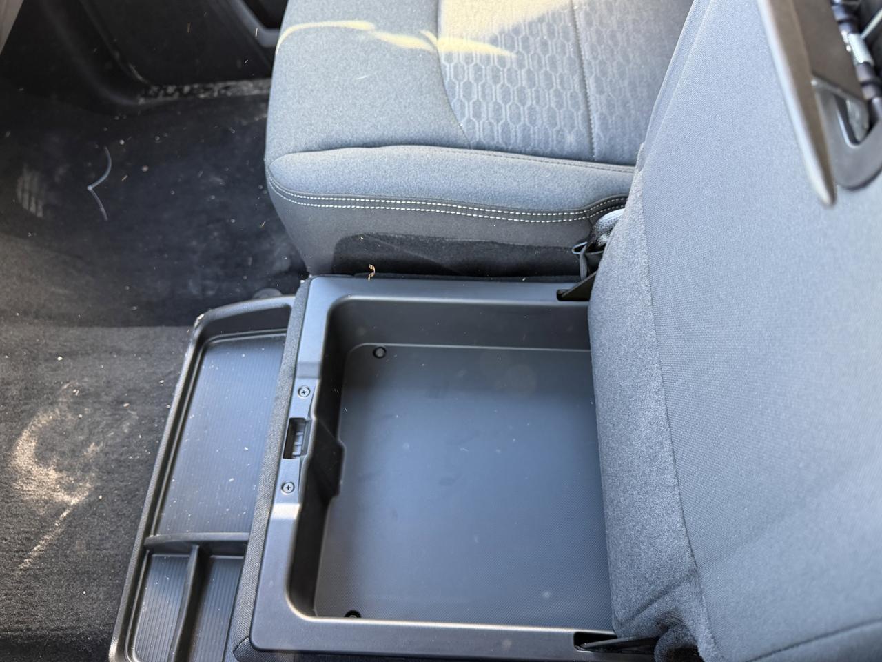 2025 Ram 2500 Big Horn Crew Cab 4x4 | HEMI V8 | NAV | Remote Start | Front Bench | Low KMs | Bed Step Redwater AB