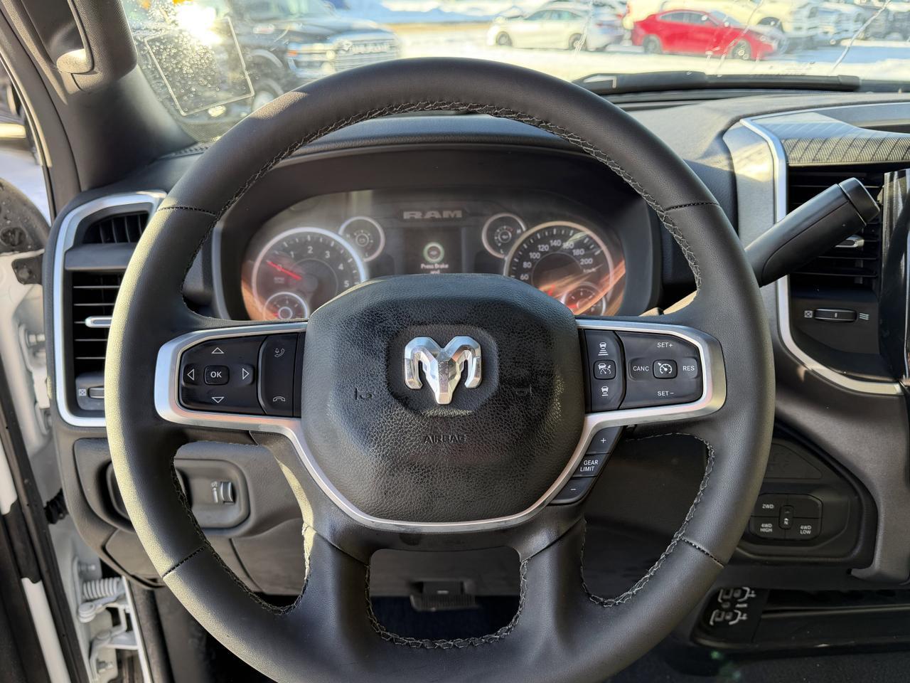 2025 Ram 2500 Big Horn Crew Cab 4x4 | HEMI V8 | NAV | Remote Start | Front Bench | Low KMs | Bed Step Redwater AB