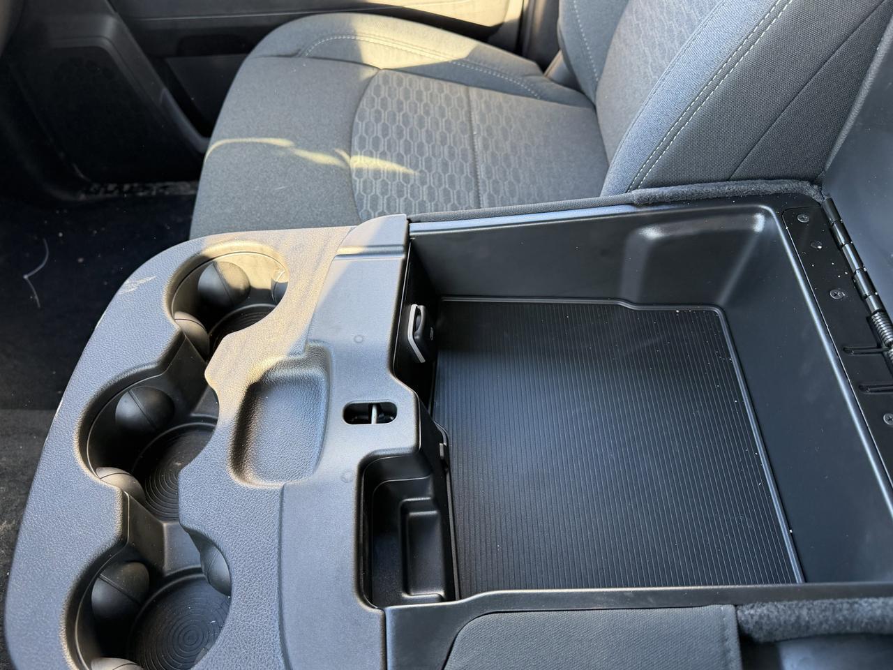 2025 Ram 2500 Big Horn Crew Cab 4x4 | HEMI V8 | NAV | Remote Start | Front Bench | Low KMs | Bed Step Redwater AB