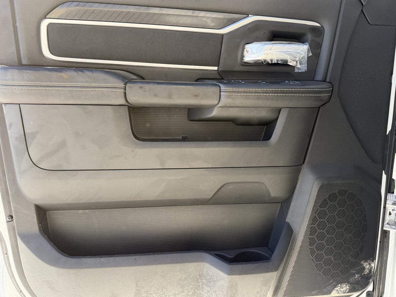 2025 Ram 2500 Big Horn Crew Cab 4x4 | HEMI V8 | NAV | Remote Start | Front Bench | Low KMs | Bed Step Redwater AB