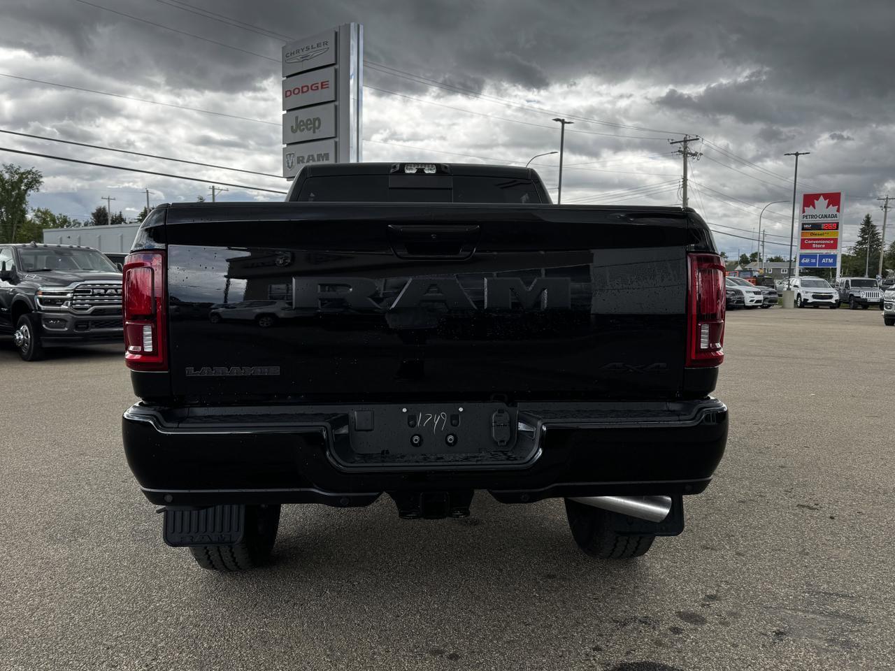 2025 Ram 2500 Laramie Night Edition Crew Cab 4x4 | Cummins Diesel | Leather | Heated Vented Seats | Sunroof Redwater AB