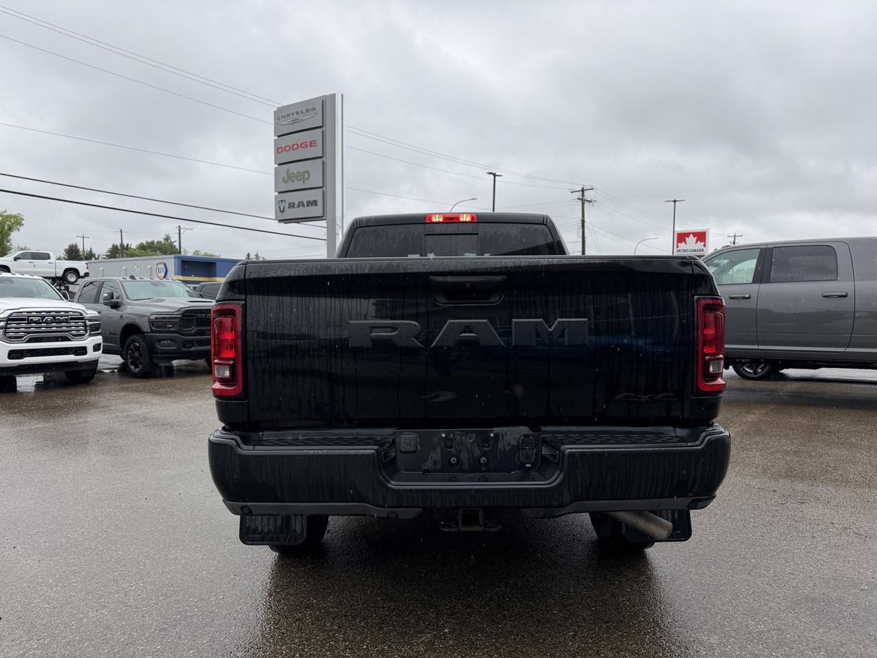 2025 Ram 2500 Tradesman Crew Cab 4x4 | HEMI V8 | Low KMs | 12IN Touchscreen | NAV | Backup Camera Redwater AB