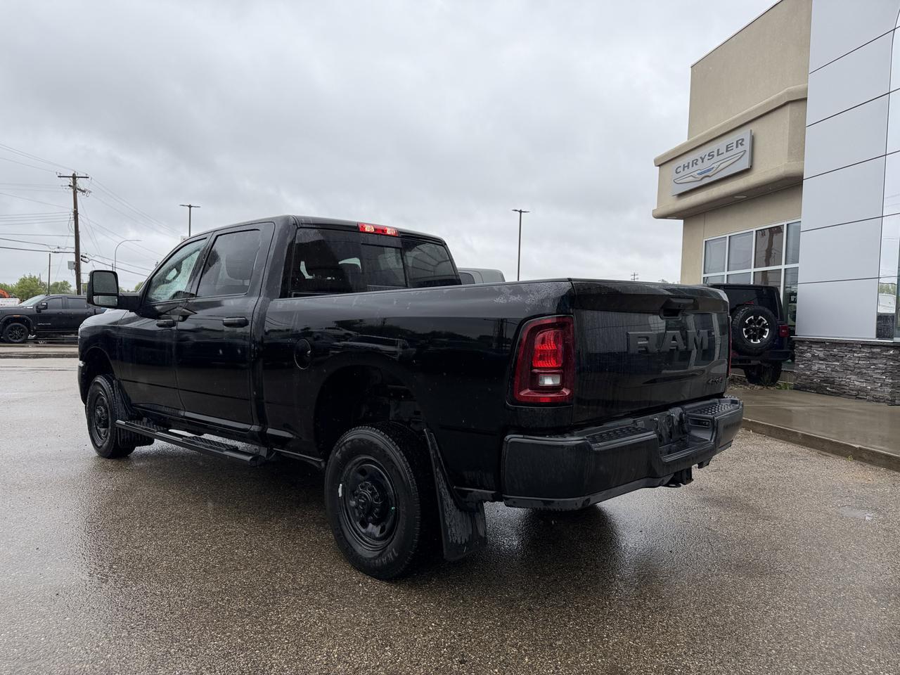 2025 Ram 2500 Tradesman Crew Cab 4x4 | HEMI V8 | Low KMs | 12IN Touchscreen | NAV | Backup Camera Redwater AB