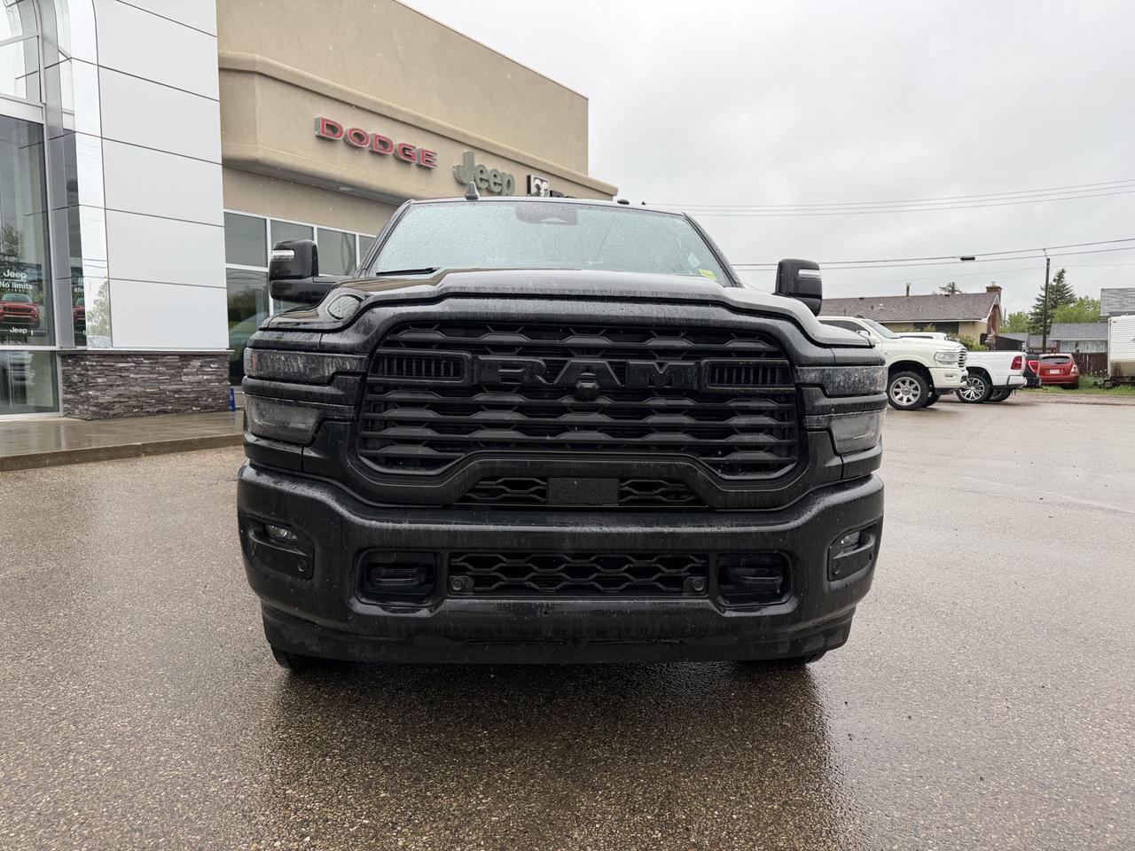 2025 Ram 2500 Tradesman Crew Cab 4x4 | HEMI V8 | Low KMs | 12IN Touchscreen | NAV | Backup Camera Redwater AB
