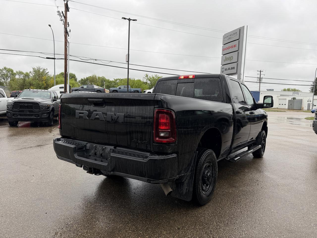 2025 Ram 2500 Tradesman Crew Cab 4x4 | HEMI V8 | Low KMs | 12IN Touchscreen | NAV | Backup Camera Redwater AB