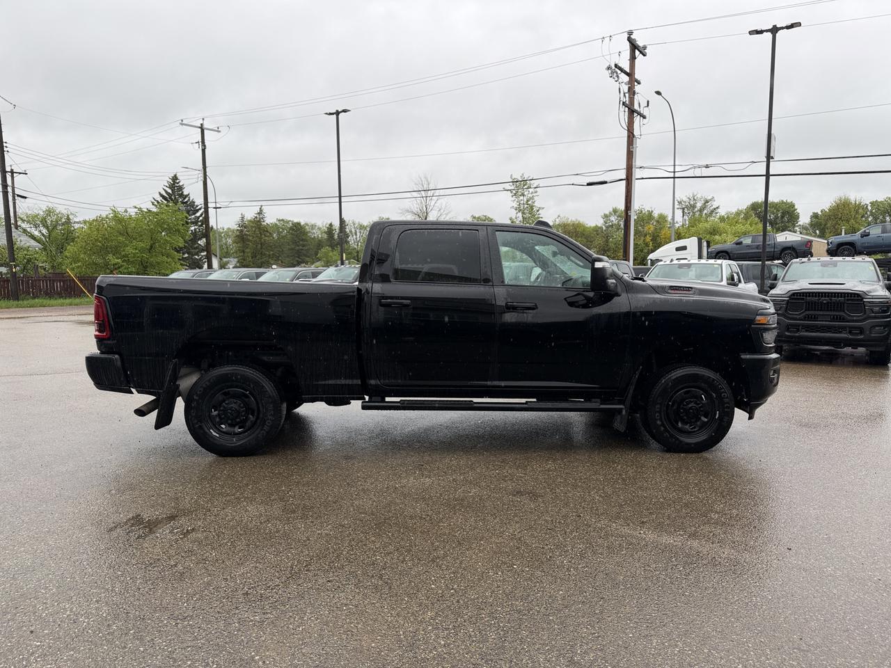 2025 Ram 2500 Tradesman Crew Cab 4x4 | HEMI V8 | Low KMs | 12IN Touchscreen | NAV | Backup Camera Redwater AB