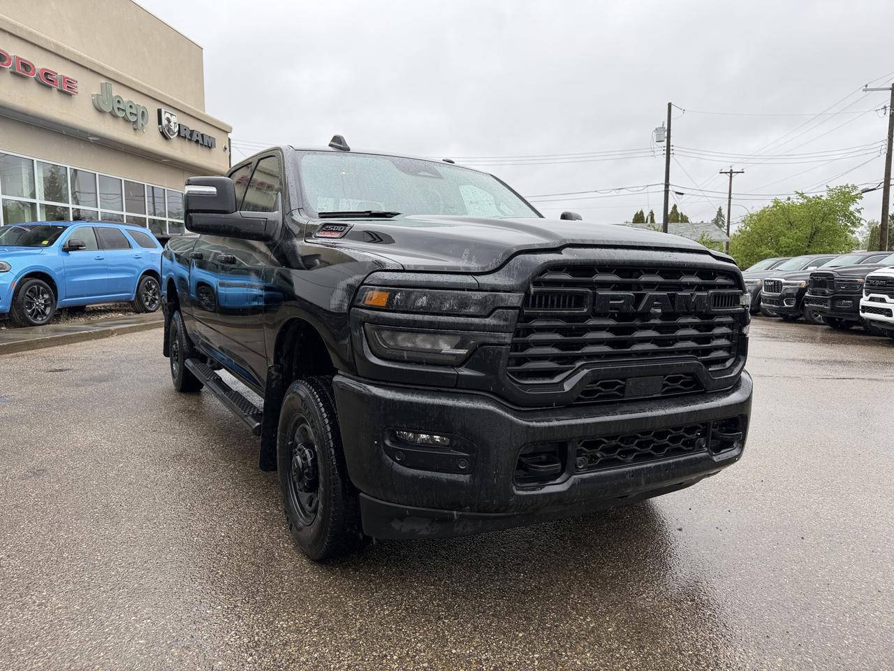 2025 Ram 2500 Tradesman Crew Cab 4x4 | HEMI V8 | Low KMs | 12IN Touchscreen | NAV | Backup Camera Redwater AB