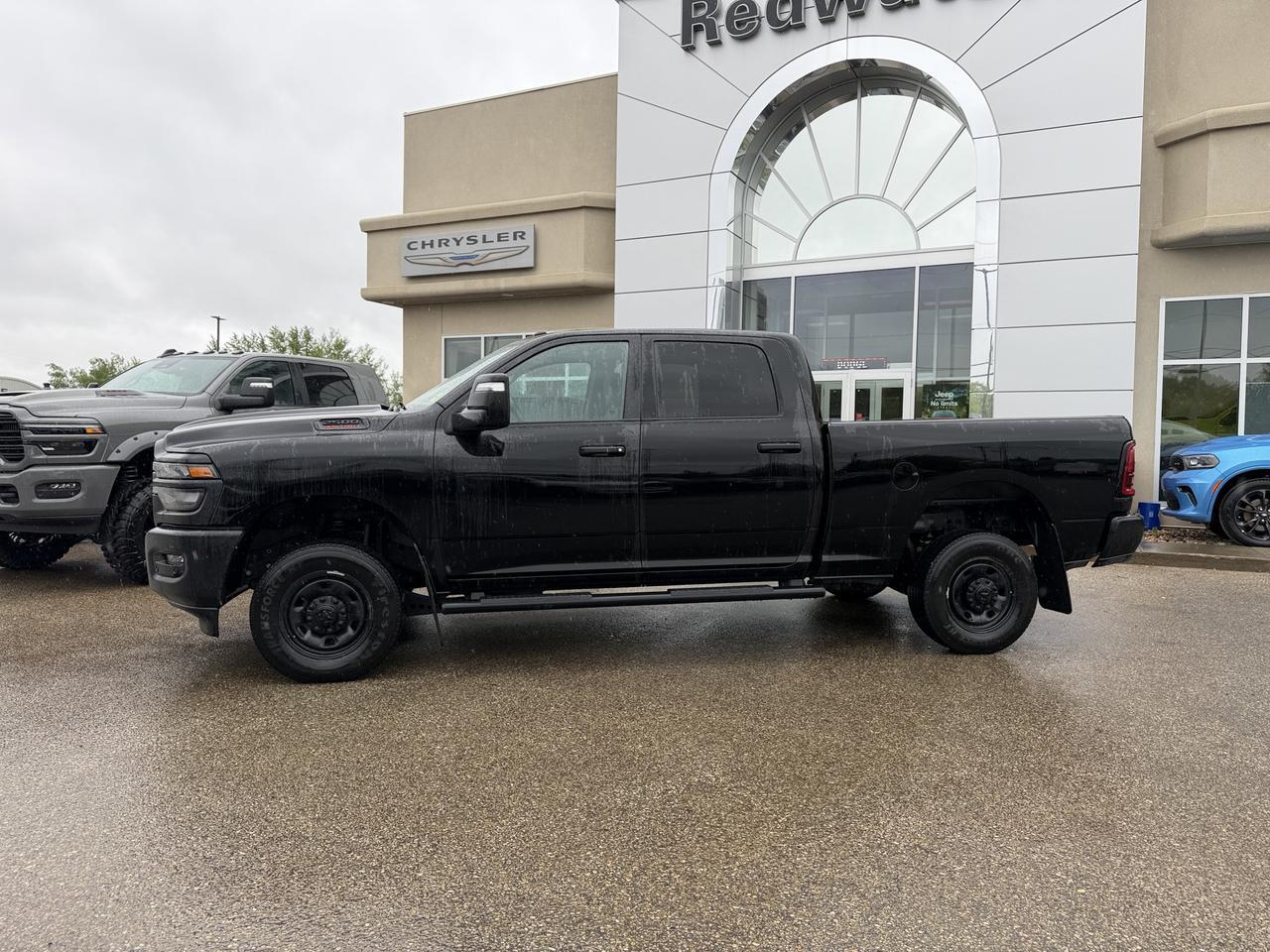 2025 Ram 2500 Tradesman Crew Cab 4x4 | HEMI V8 | Low KMs | 12IN Touchscreen | NAV | Backup Camera Redwater AB