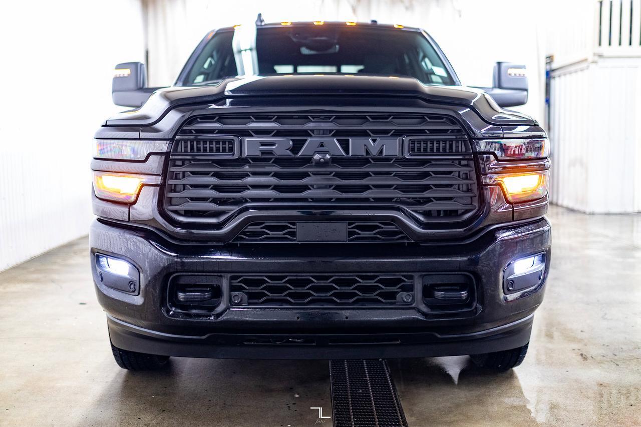 2025 Ram 3500 4x4 Crew Cab Big Horn Night Dually Diesel Nav Red Deer AB
