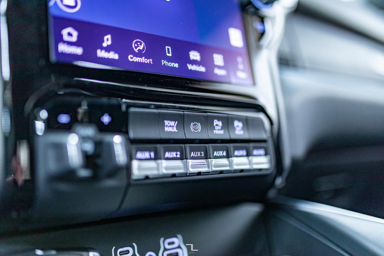 2025 Ram 3500 4x4 Crew Cab Big Horn Night Dually Diesel Nav Red Deer AB