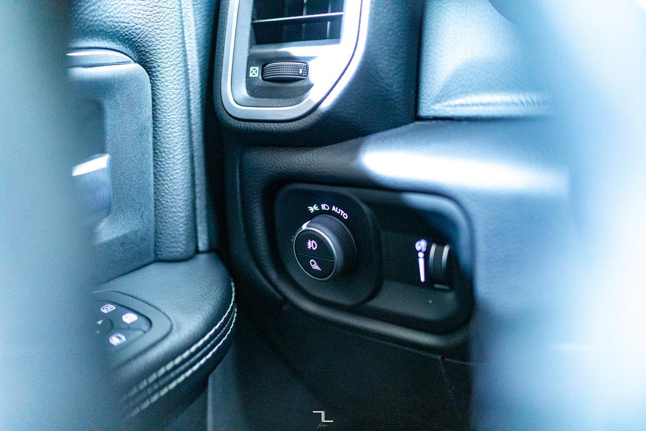 2025 Ram 3500 4x4 Crew Cab Big Horn Night Dually Diesel Nav Red Deer AB