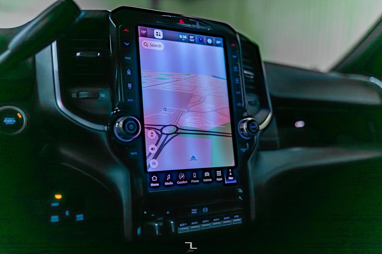 2025 Ram 3500 4x4 Crew Cab & Chassis Big Horn Dually Diesel Nav Red Deer AB