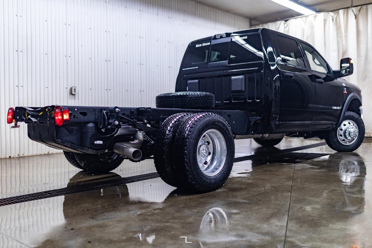 2025 Ram 3500 4x4 Crew Cab & Chassis Big Horn Dually Diesel Nav Red Deer AB