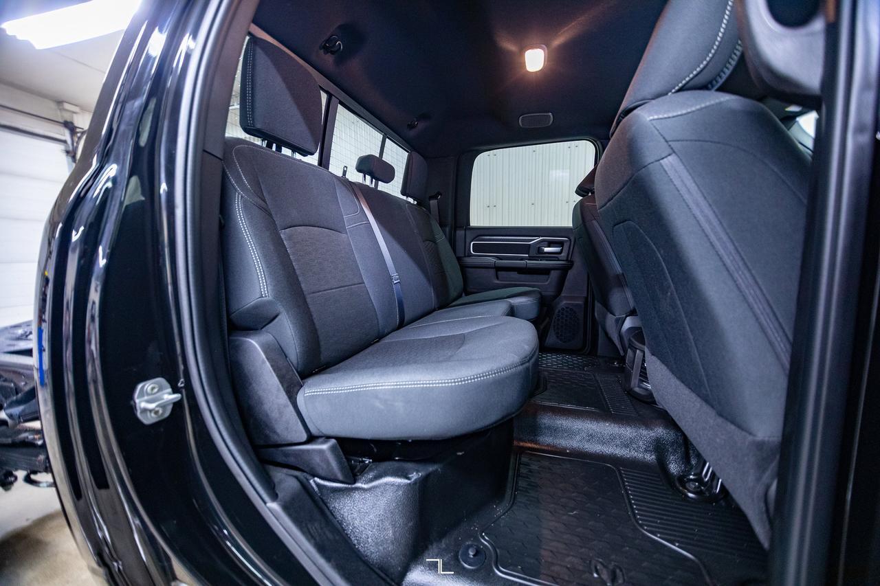 2025 Ram 3500 4x4 Crew Cab & Chassis Big Horn Dually Diesel Nav Red Deer AB