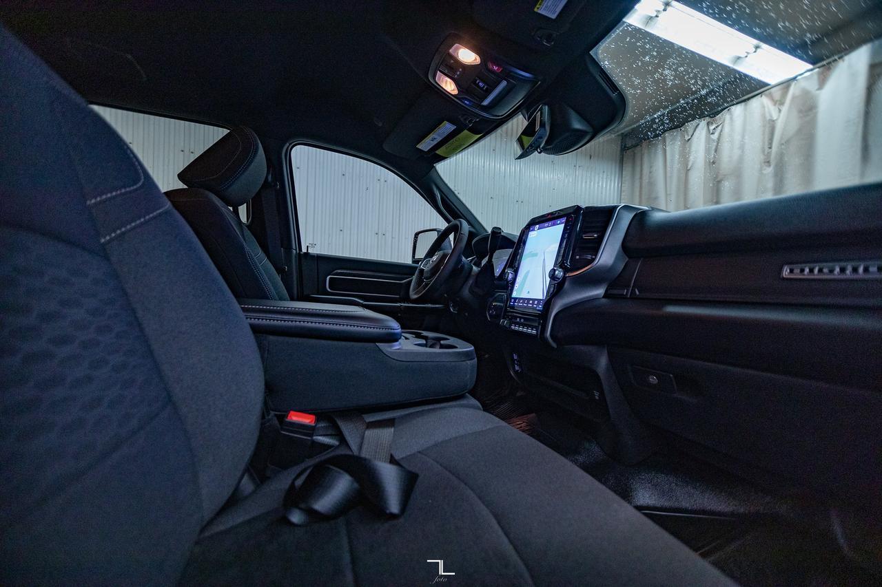 2025 Ram 3500 4x4 Crew Cab & Chassis Big Horn Dually Diesel Nav Red Deer AB