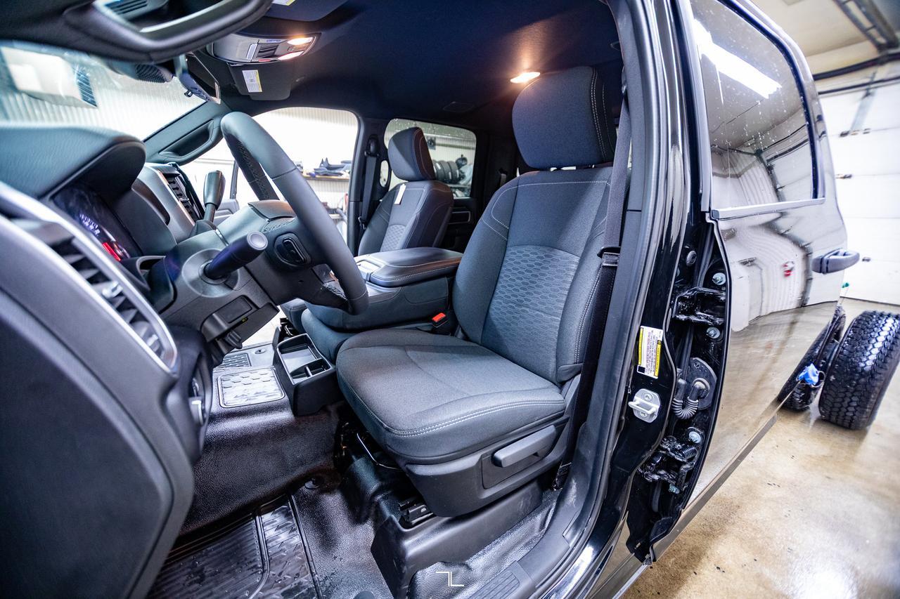 2025 Ram 3500 4x4 Crew Cab & Chassis Big Horn Dually Diesel Nav Red Deer AB