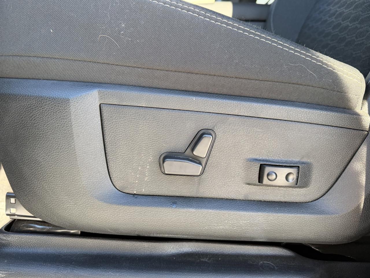 2025 Ram 3500 Big Horn Crew Cab 4X4 | 6.7L | 5th Wheel | Level 1 Equip Pkg | Box Liner | Nav | Sport Appr Pkg Redwater AB