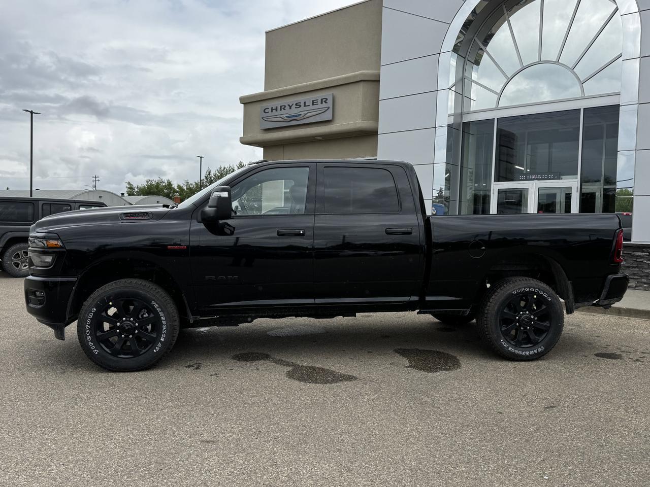 2025 Ram 3500 Big Horn Night Edition Crew Cab 4x4 | Cummins Diesel | Heated Seats | Towing | Backup Camera Redwater AB