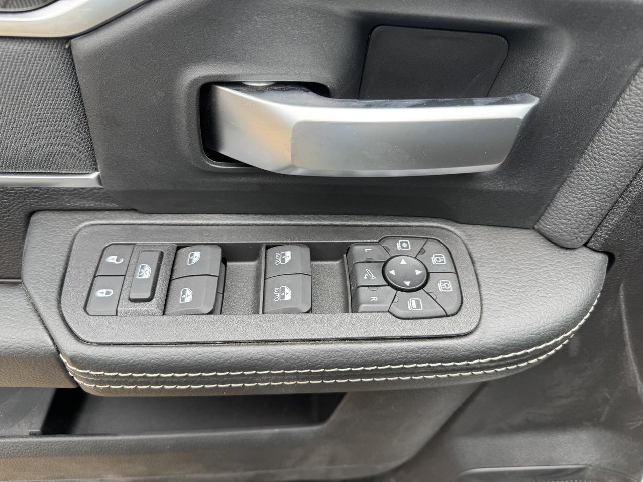 2025 Ram 3500 Big Horn Night Edition Crew Cab 4x4 | FROSTBITE | Rig Ready Ram | Heated Seats | 5th Wheel | NAV Redwater AB