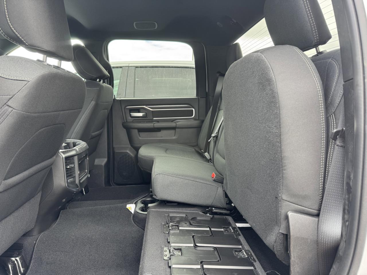 2025 Ram 3500 Big Horn Night Edition Crew Cab 4x4 | FROSTBITE | Rig Ready Ram | Heated Seats | 5th Wheel | NAV Redwater AB