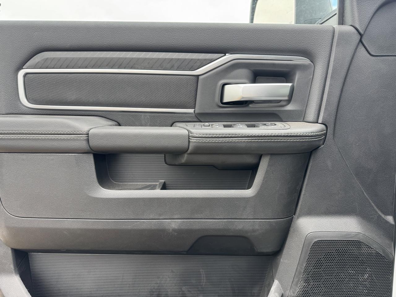 2025 Ram 3500 Big Horn Night Edition Crew Cab 4x4 | FROSTBITE | Rig Ready Ram | Heated Seats | 5th Wheel | NAV Redwater AB