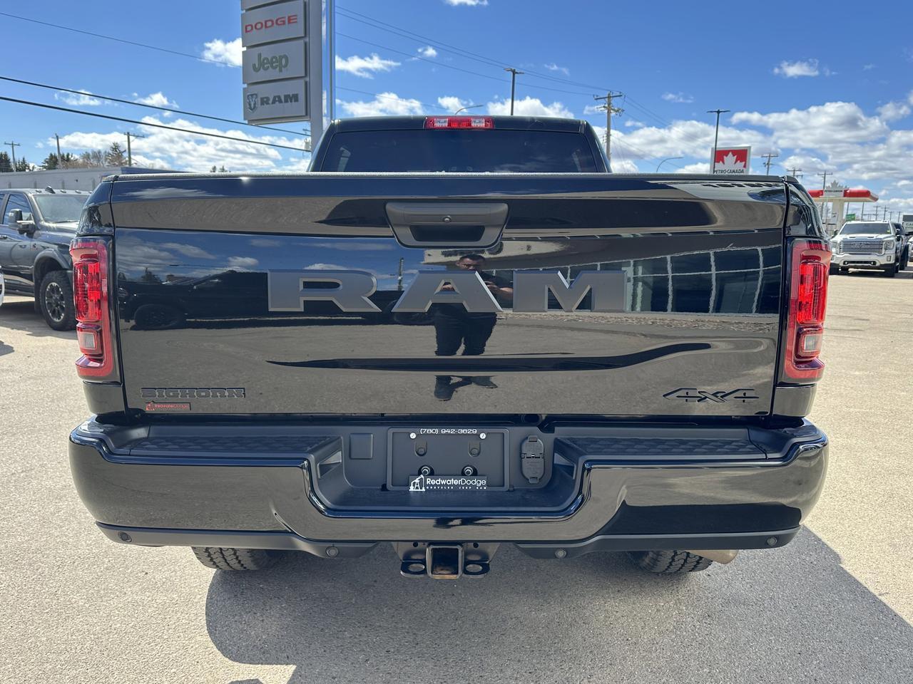 2025 Ram 3500 Big Horn Night Edition Crew Cab 4x4 | Low KMs | Cummins Diesel | 12IN NAV | 20IN Wheels | 5th Wheel Redwater AB