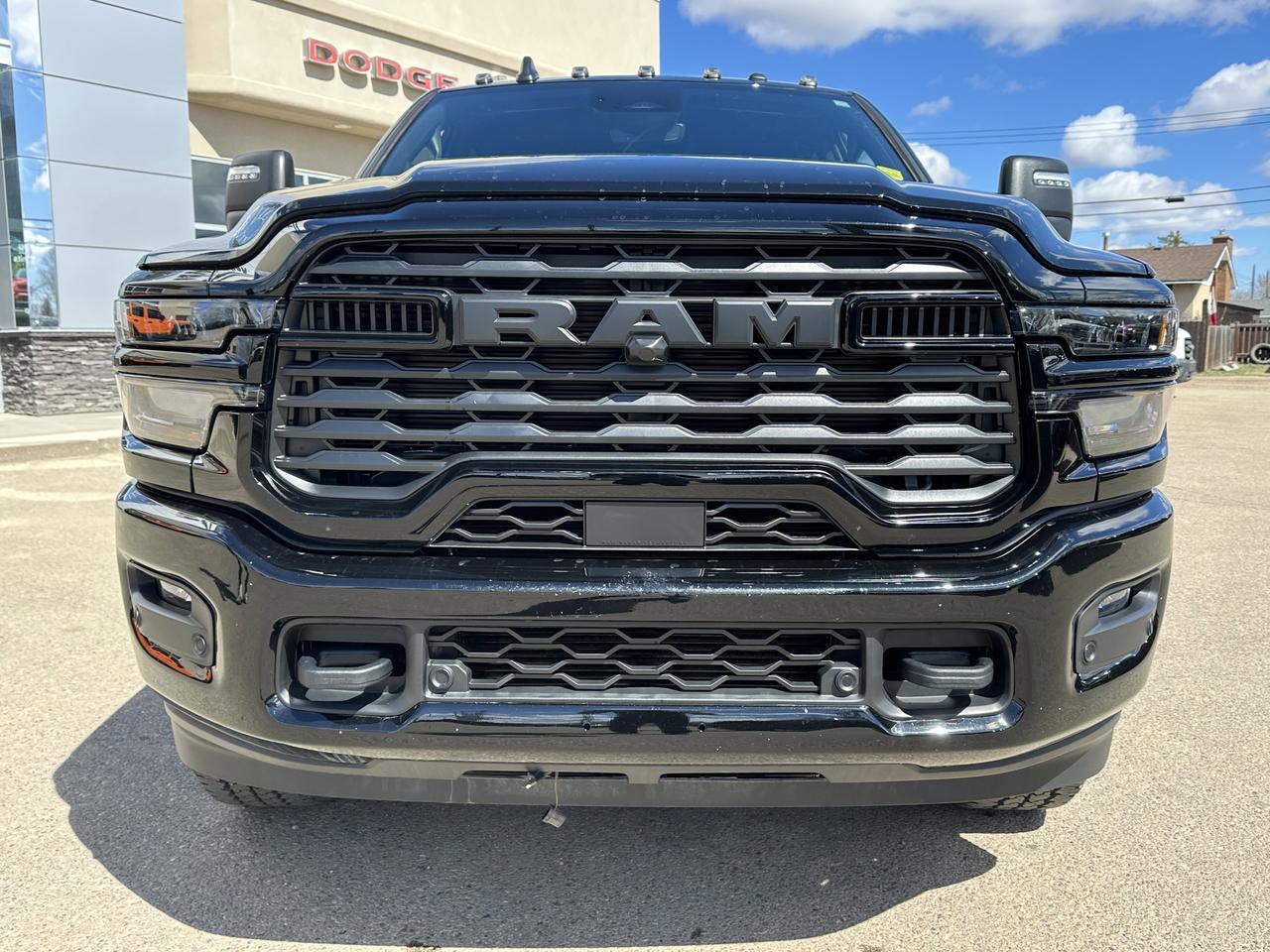 2025 Ram 3500 Big Horn Night Edition Crew Cab 4x4 | Low KMs | Cummins Diesel | 12IN NAV | 20IN Wheels | 5th Wheel Redwater AB