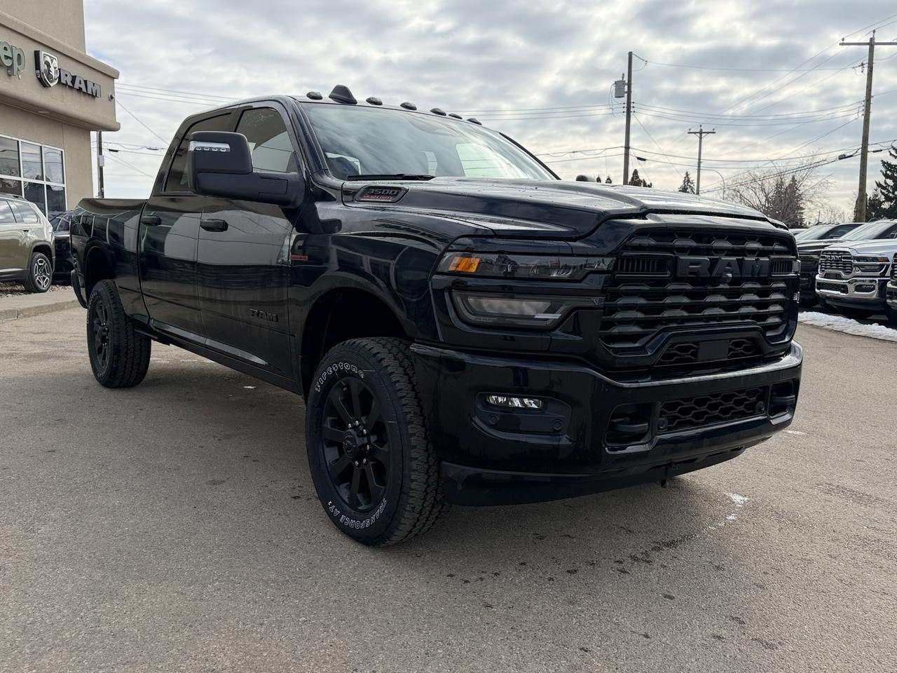 2025 Ram 3500 Big Horn Night Edition Crew Cab 4x4 | Low KMs | Cummins Diesel | 12IN NAV | 20IN Wheels | 5th Wheel Redwater AB